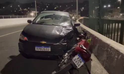 
				
					Moto invade contramão e bate em carro durante perseguição em Salvador
				
				