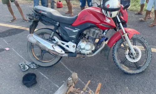 
				
					Motociclista morre em batida contra caminhão em rodovia da Bahia
				
				