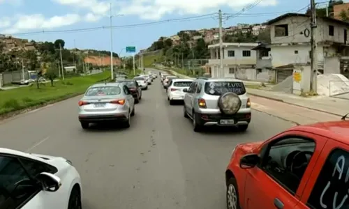 
				
					Motorista por aplicativo morto a tiros é enterrado sob comoção em Salvador
				
				