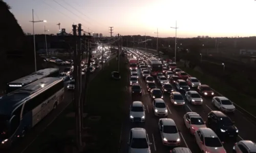 
				
					Motoristas reclamam de engarrafamentos na Paralela durante eventos
				
				