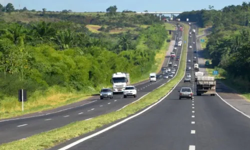 
				
					Mudanças em via marginal da BR-324 são antecipadas após vandalismo
				
				