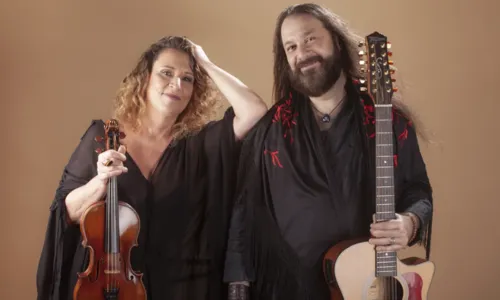 
				
					Músicos Ana de Oliveira e Sérgio Raz celebram movimento de Ariano Suassuna em álbum
				
				