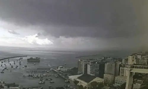 
				
					Não deu praia: Salvador amanhece com nuvens e previsão é de chuva
				
				