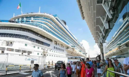 
				
					Navio espanhol atraca em Salvador com mais de 4 mil turistas
				
				