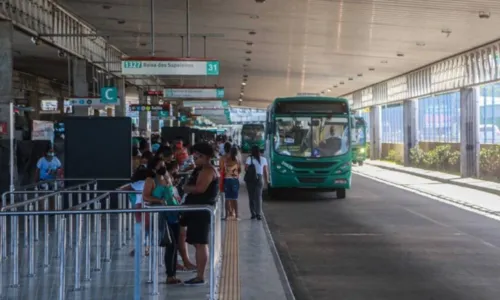 
				
					Ônibus de Salvador terão esquema especial durante feriado de Finados
				
				