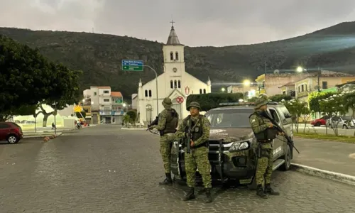 
				
					PM faz nova etapa de operação para apreensão de armas e drogas na BA
				
				