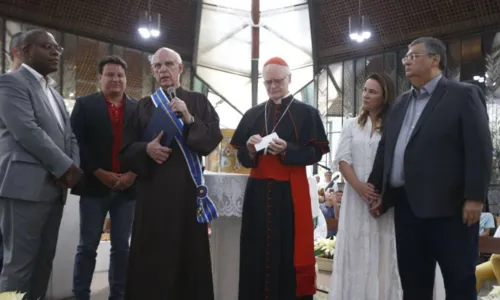 
				
					Padre Júlio Lancellotti recebe medalha da Ordem do Mérito
				
				
