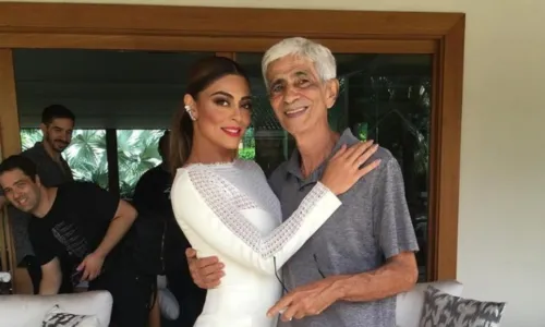 
				
					Pai de Juliana Paes recebe alta e família celebra: 'Muito felizes'
				
				