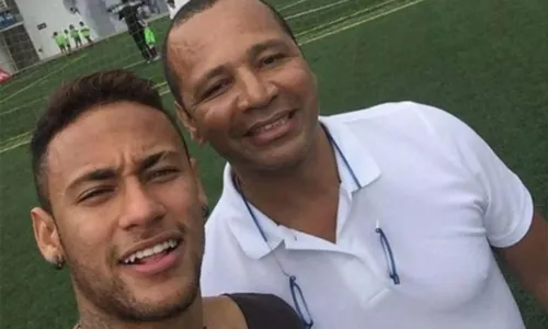 
				
					Pai de Neymar comenta sobre polêmica em balada: 'Ele é solteiro!'
				
				