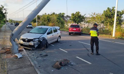 
				
					Parte da Avenida Mãe Stella de Oxóssi é interditada após acidente
				
				