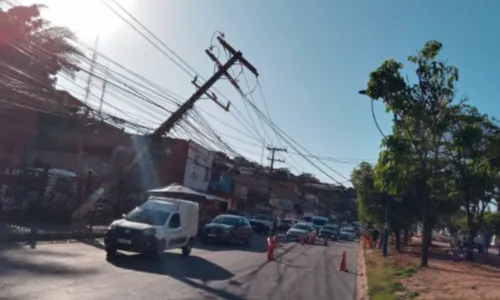 
				
					Parte da Avenida Vasco da Gama é interditada após poste tombar
				
				