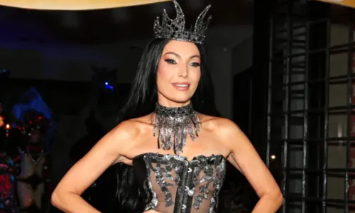 
				
					Patrícia Poeta celebra aniversário de 47 anos com festa Halloween
				
				