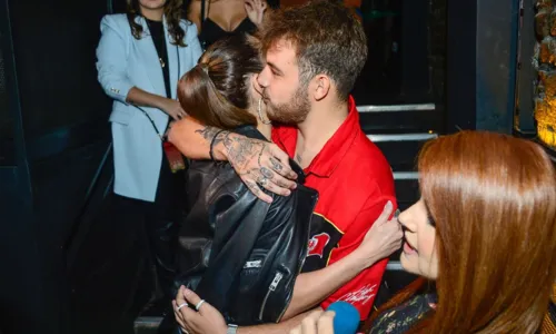 
				
					Patrícia Poeta tieta filho DJ em evento da Tomorrowland Brasil; FOTOS
				
				