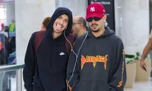 
				
					Pedro Sampaio e namorado são vistos em clima de romance no aeroporto
				
				