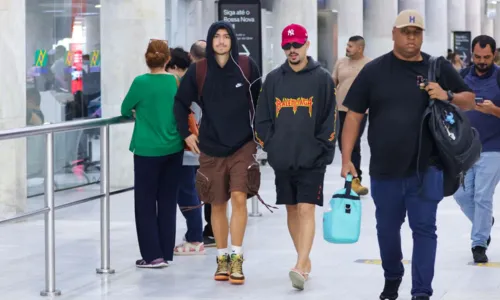 
				
					Pedro Sampaio e namorado são vistos em clima de romance no aeroporto
				
				