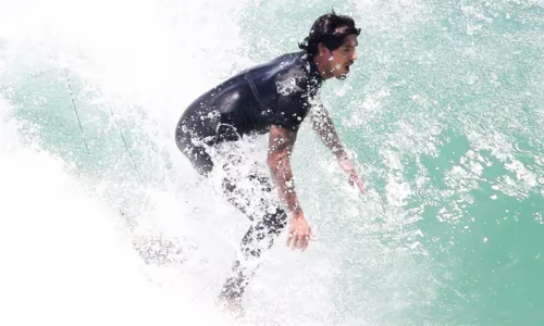 
				
					Pedro Scooby e Gabriel Medina surfam em praia do Rio de Janeiro; FOTO
				
				