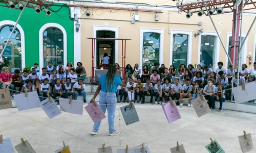 
				
					Penúltimo dia de Flipelô tem oficinas, poesias e música; confira programação
				
				