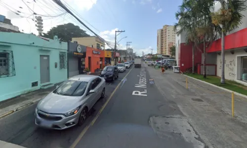 
				
					Policial penal é baleado no bairro do Resgate, em Salvador
				
				