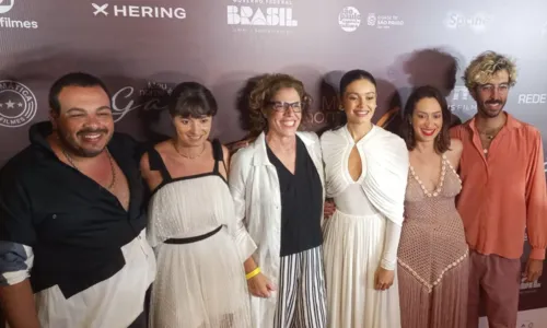 
				
					Pré-estreia de 'Meu Nome é Gal' reúne elenco do filme em Salvador
				
				