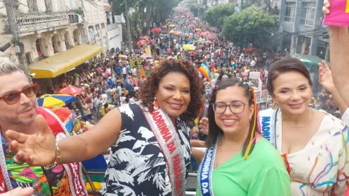 
				
					‘Precisamos lutar contra toda discriminação’, afirma Margareth durante Parada LGBT+
				
				