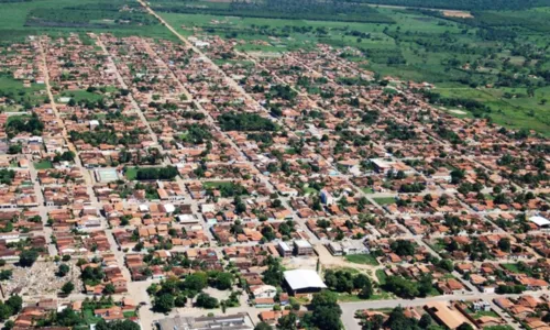 
				
					Prefeitura do oeste da Bahia abre 170 vagas com salários de até R$4,9 mil
				
				