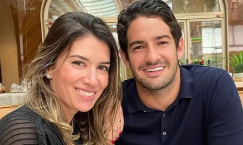 
				
					Rebeca Abravanel e Alexandre Pato esperam 1º filho, diz colunista
				
				