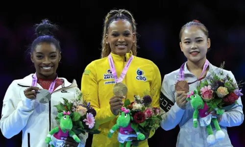 
				
					Rebeca Andrade supera Simone Biles e conquista ouro em Mundial
				
				