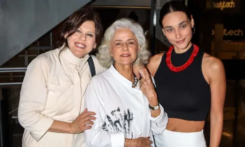 
				
					Regina Casé e Fernanda Montenegro participam da pré-estreia de filme; FOTOS
				
				