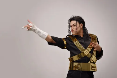 
				
					Rodrigo Teaser volta a Salvador com tributo a Michael Jackson
				
				