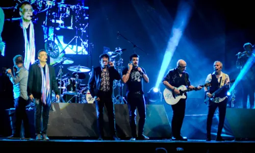 
				
					Roupa Nova choca fãs ao trazer 'Paulinho' para ao palco em show no Rio
				
				