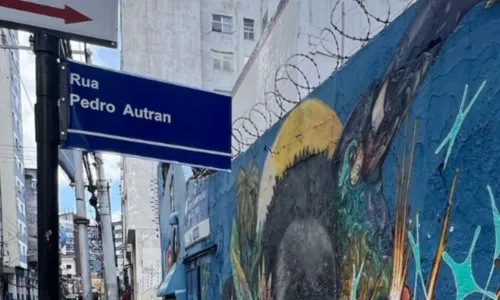 
				
					Rua no Dois de Julho é fechada por tempo indeterminado
				
				