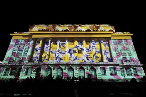 
				
					SSA Mapping ocupa Igreja do Bonfim com projeções e shows; saiba mais
				
				