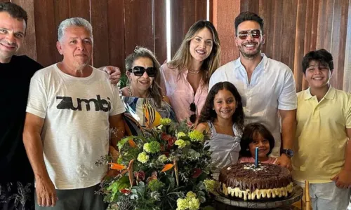 
				
					Safadão posa ao lado da família em aniversário após anunciar pausa na carreira
				
				