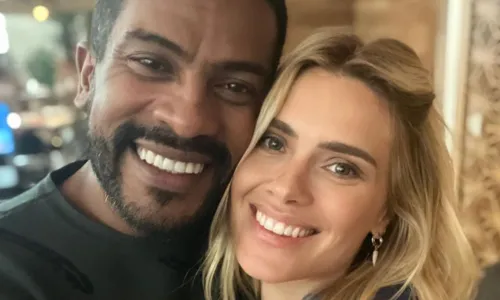 
				
					Samuel de Assis reage a fotos com Carolina Dieckmann e se declara
				
				