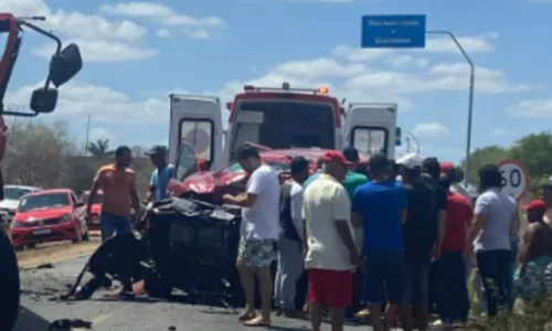 
				
					Santa Luz: Idoso fica ferido após colisão entre caminhão e hilux; FOTO
				
				