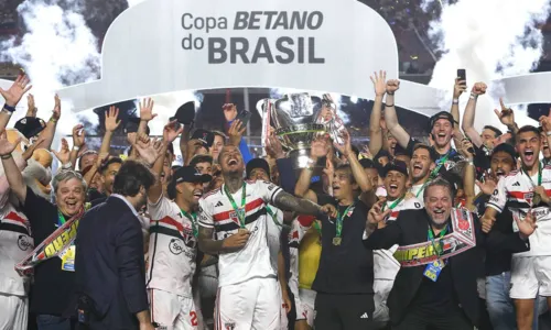 
				
					São Paulo empata com Flamengo e conquista 1ª Copa do Brasil
				
				