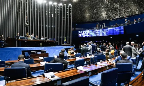 
				
					Senado aprova MP que aumenta salário mínimo e amplia isenção do IR
				
				