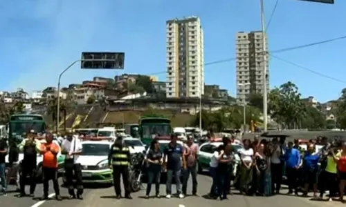 
				
					Servidores da Transalvador e Semob liberam pista após protesto
				
				