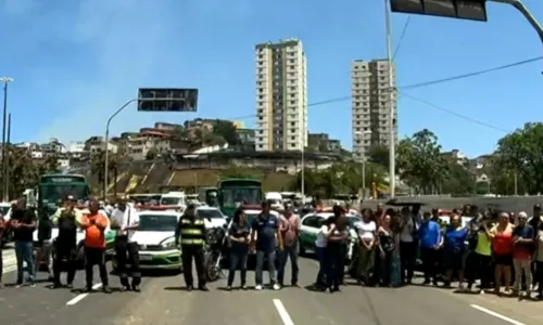 
				
					Servidores da Transalvador e Semob liberam pista após protesto
				
				