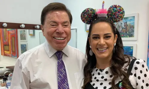 
				
					Silvia Abravanel revela expulsão de casa por esposa de Silvio Santos
				
				