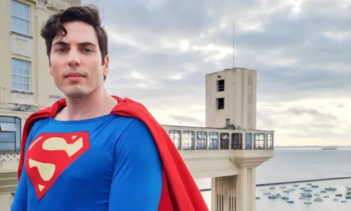 
				
					Superman brasileiro todo temperado no dendê da Bahia
				
				