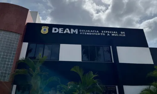 
				
					Suspeito de esfaquear ex é preso após procurar vítima em hospital
				
				