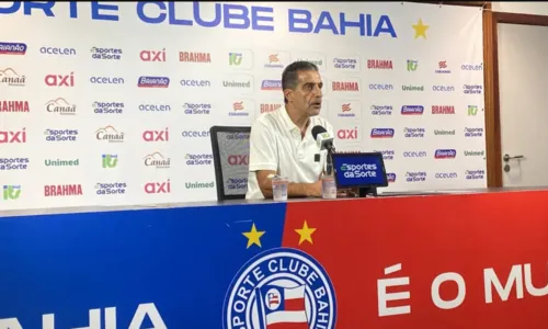 
				
					Técnico do Bahia bate boca com repórter durante coletiva: 'Covarde'
				
				