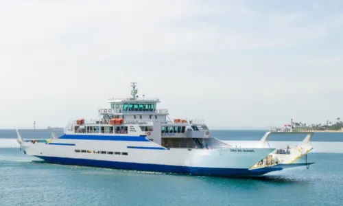 
				
					Tempo de espera no ferry-boat chega a 2h na véspera do feriado
				
				