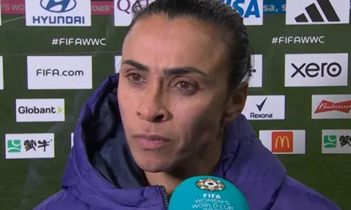 
				
					'Termino aqui, mas elas continuam', diz Marta após eliminação da Copa
				
				