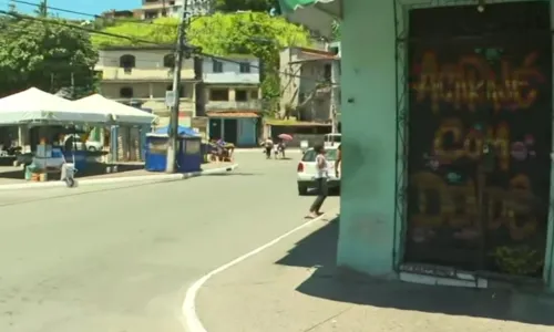 
				
					Tiroteios assustam moradores e suspendem serviços em Plataforma
				
				