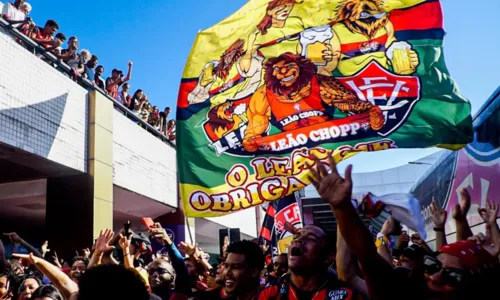 
				
					Torcida do Vitória recepciona time e celebra acesso à série A
				
				