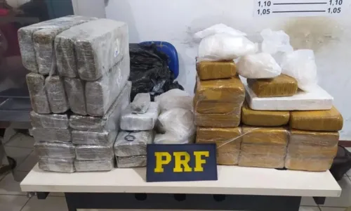 
				
					Três pessoas são presas com mais de 30 quilos de drogas na Bahia
				
				