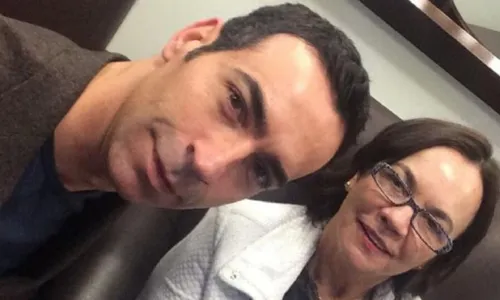 
				
					'Um ano de pura saudade', diz Cesar Tralli sobre morte da mãe
				
				