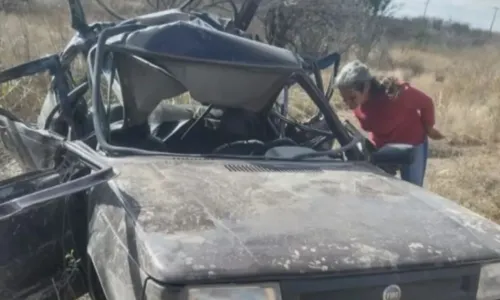 
				
					VÍDEO: Carro é arremessado por caminhão em acidente na BA
				
				